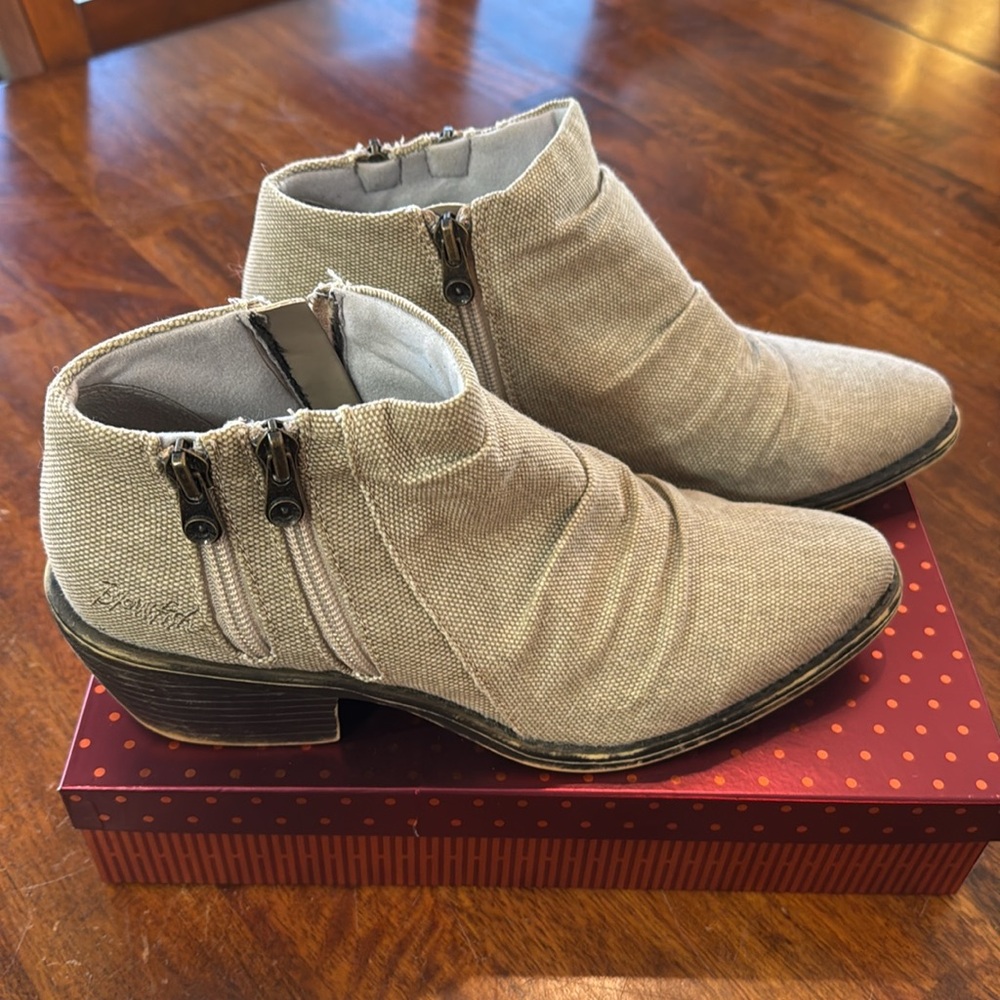 Blowfish Malibu Women's Wander Ankle Side Zip Bootie